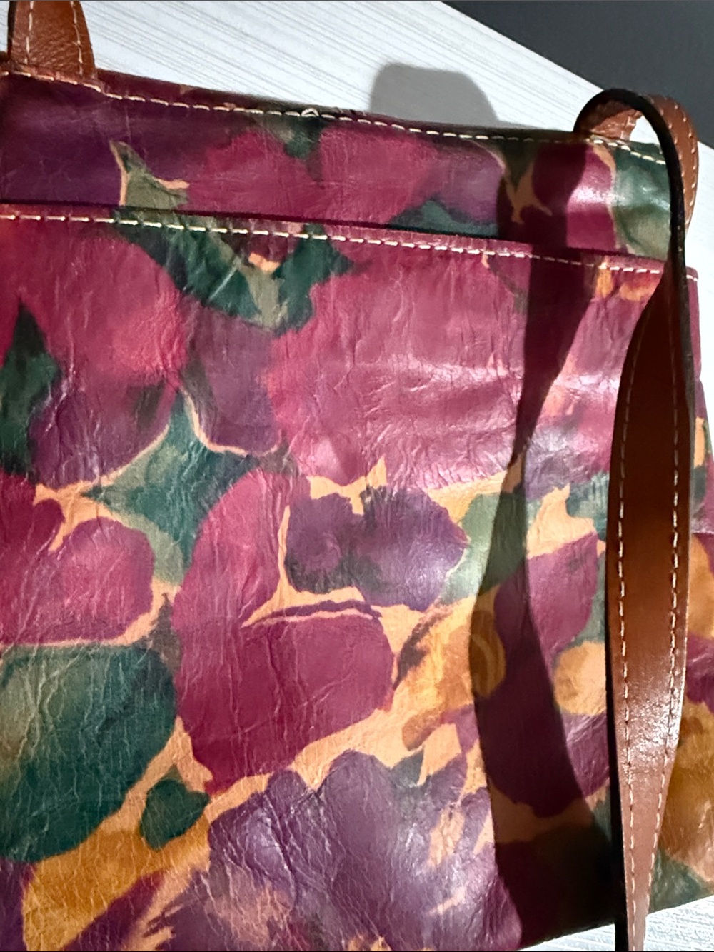 Patricia Nash leather crossbody bag w/vibrant, multi-color abstract floral print - Picture 6 of 11